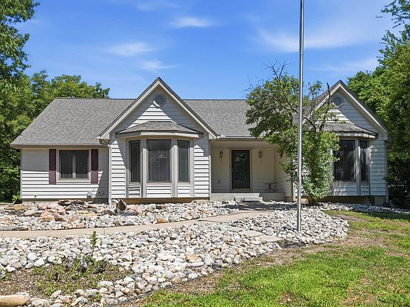 2nd image of 4020 SE 61st St