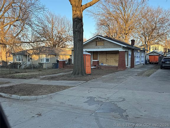 2nd image of 1123 S Newport Ave