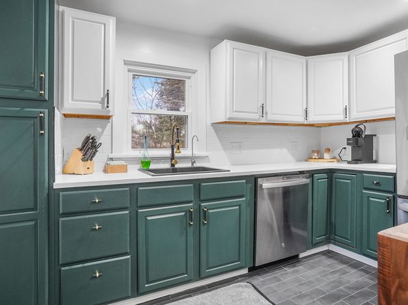 122 1/2 Southeast Ave