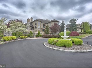 19 Seven Springs Dr, Shillington, PA 19607