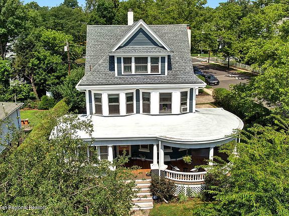 2nd image of 115 Lincoln Ave