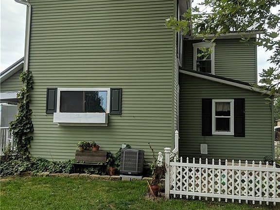 2nd image of 341 Tuscarawas Ave E