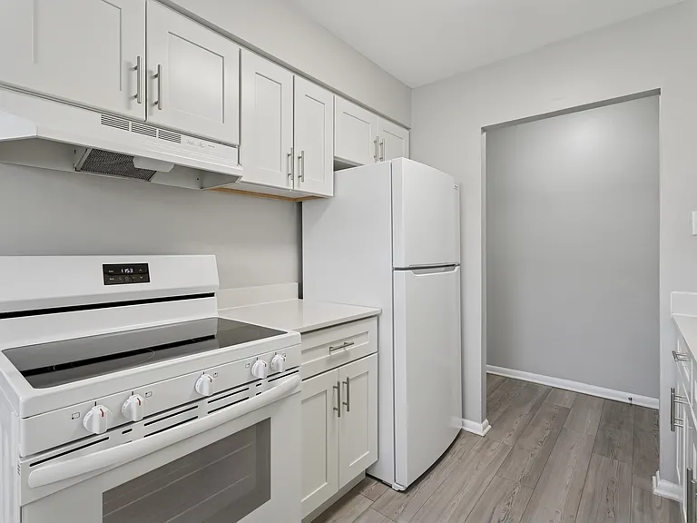 Rosedale Court Apartments — Photo 4