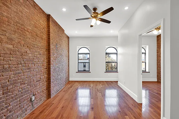 Rented by Alexander Bilu, LREB | media 10