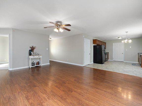4th image of 208 Grant Ave