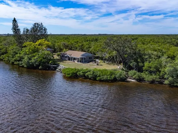 902 Canal St, Ruskin, FL 33570