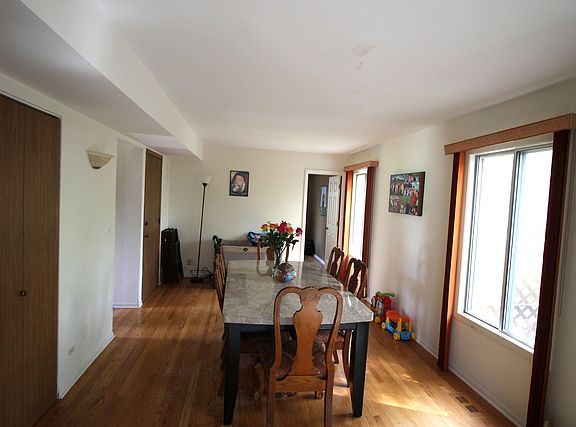 5th image of 125 Rumsey Pl