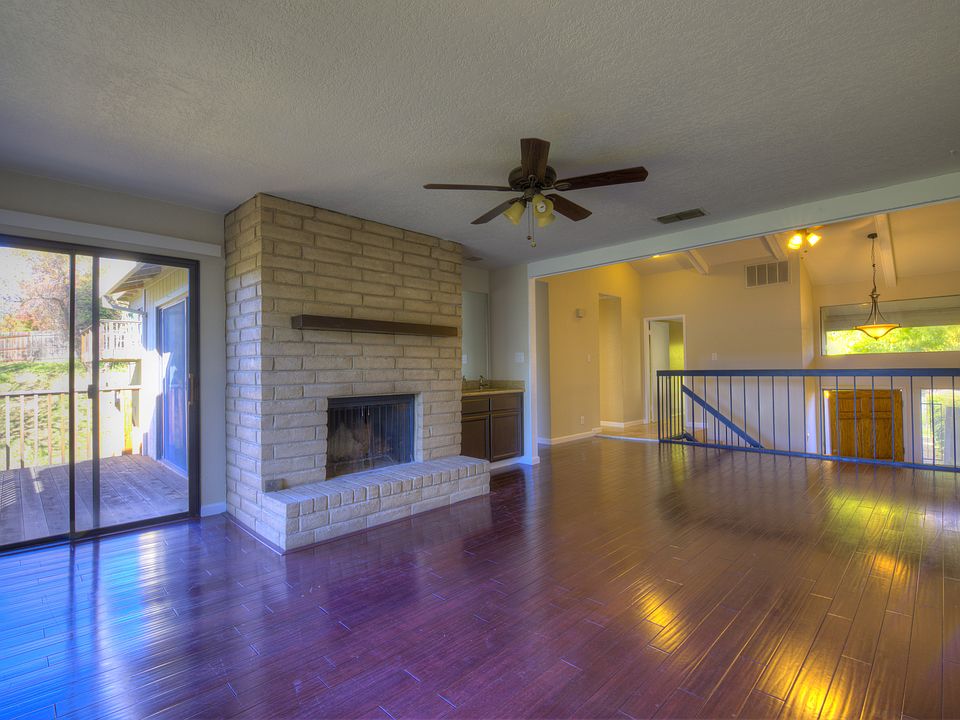 1st image of 500 Crestridge Ln