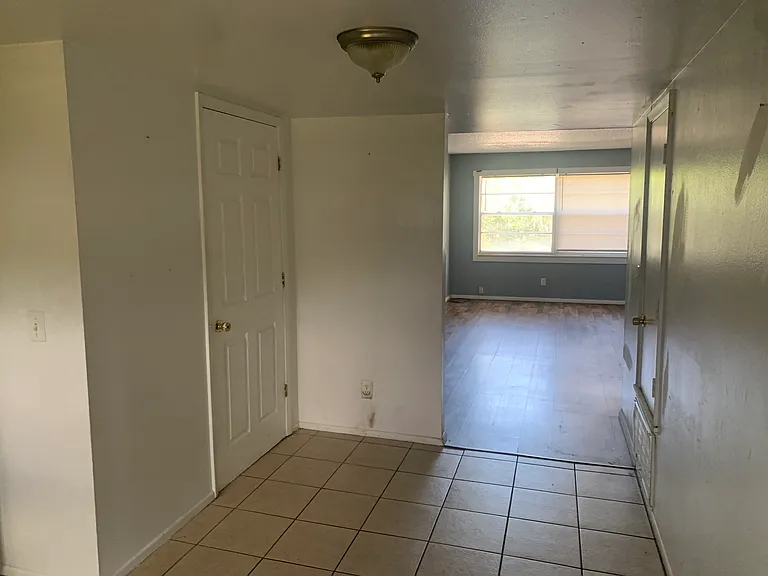 656 Williamsburg Dr #4 — Photo 8