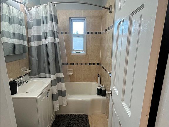 4th image of 19811 Dunton Avenue #2A
