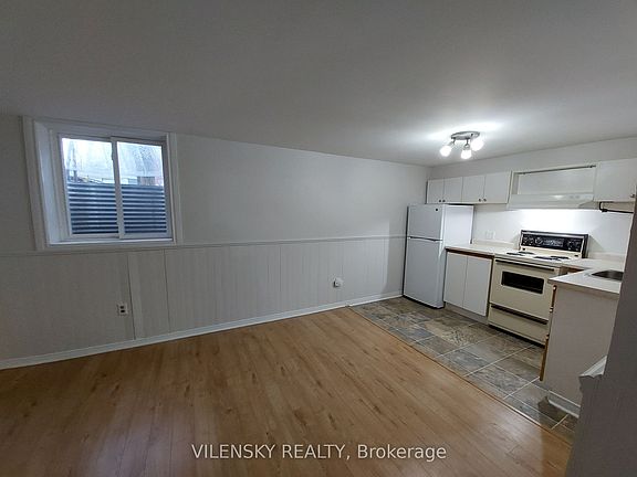 5th image of 32 Ridgeway Ave Basement A