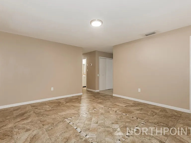 631 Carey Pl — Photo 3