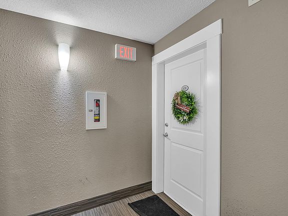 4th image of 390 Windermere Rd NW #128