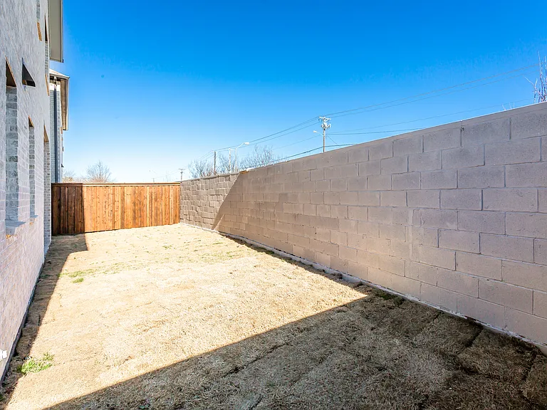 917 Protea St — Photo 54