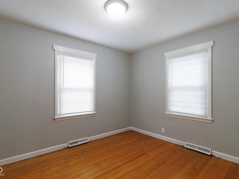 4430 N Longworth Ave — Photo 10