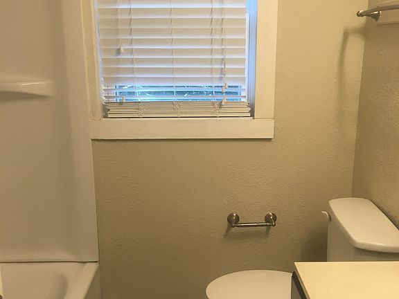 4th image of 1641 N Oakland Ave APT 1