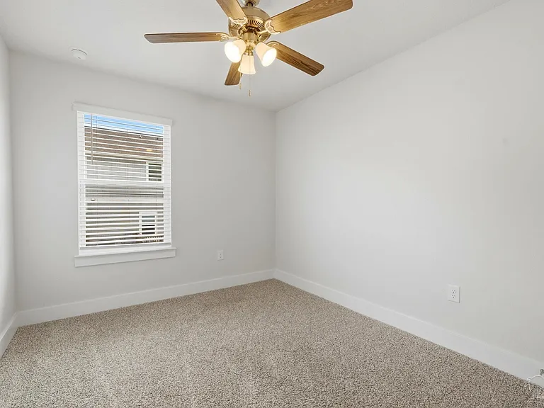 9422 Nature Creek Ln — Photo 15