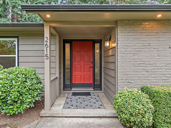 5th image of 2615 SW Scenic Dr