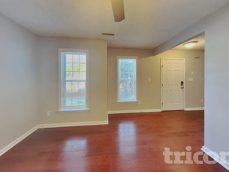 3328 Neptune Dr — Photo 2