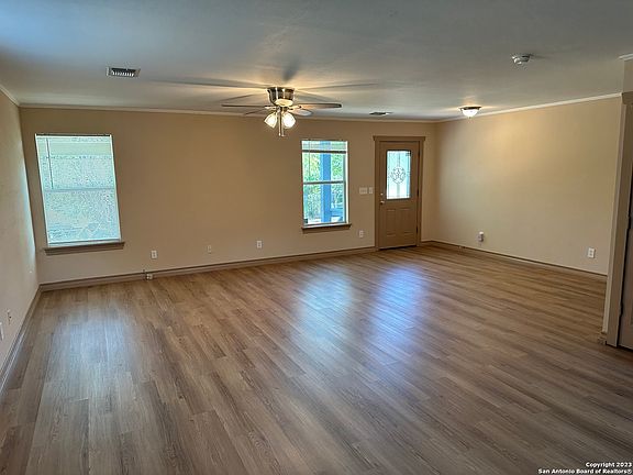 3rd image of 619 Tilden St