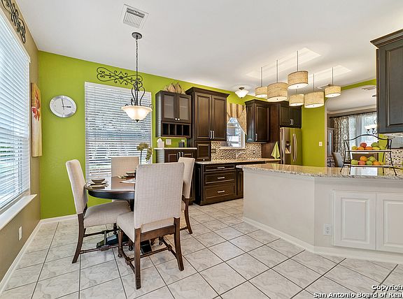 5th image of 15 Marella Dr
