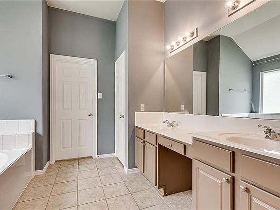 4th image of 5212 Golden Wheat Ln