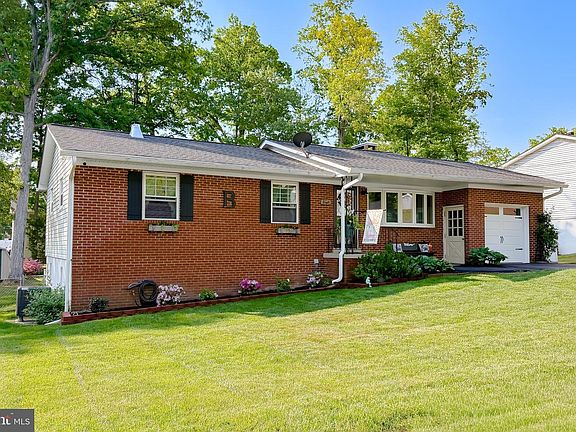 2nd image of 8 Leslie Dr