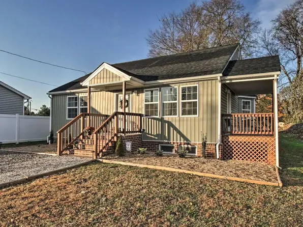 309 Watkins St, Farmville, VA 23901