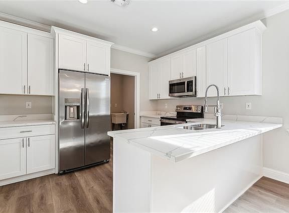 5th image of 1704 N Broad St