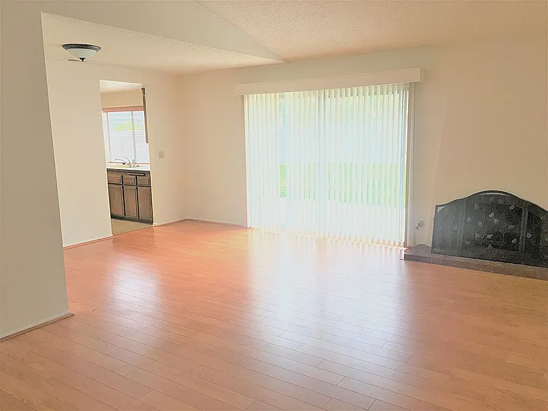 11054 Wesley Ave — Photo 4