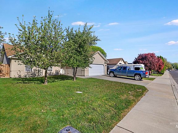 2nd image of 439 Meadowview Ln