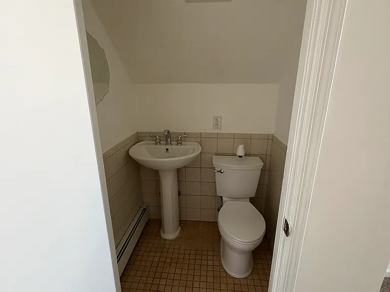 98 Craske St — Photo 10