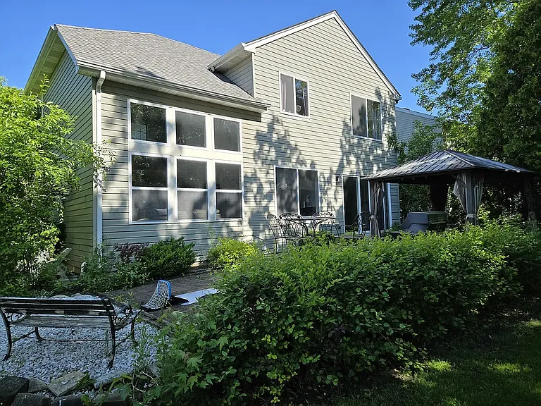 569 Arbor Ln — Photo 1