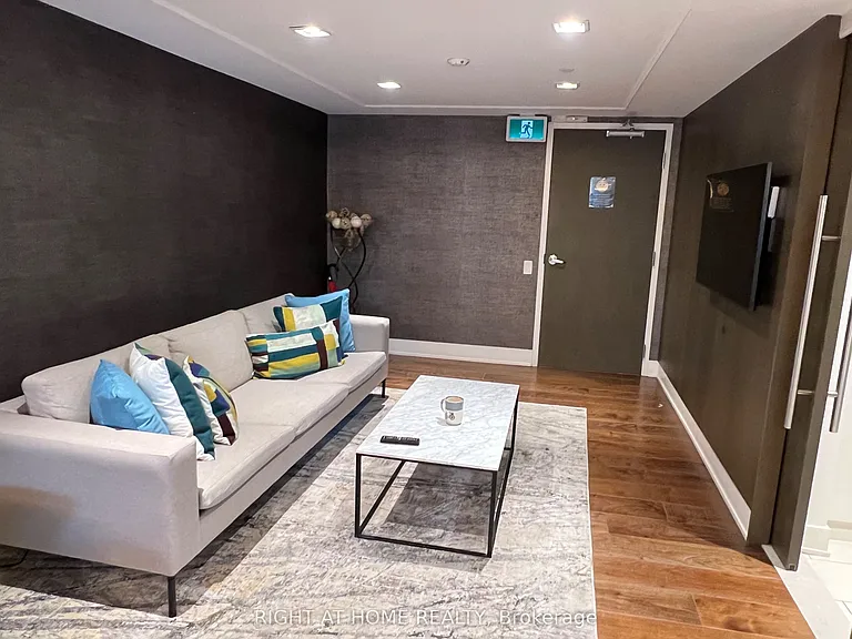 411 Mackay St #601 — Photo 27