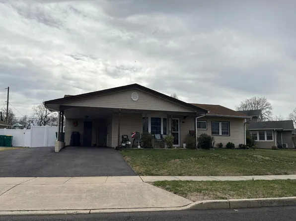 14 Leisure Ln, Levittown, PA 19054