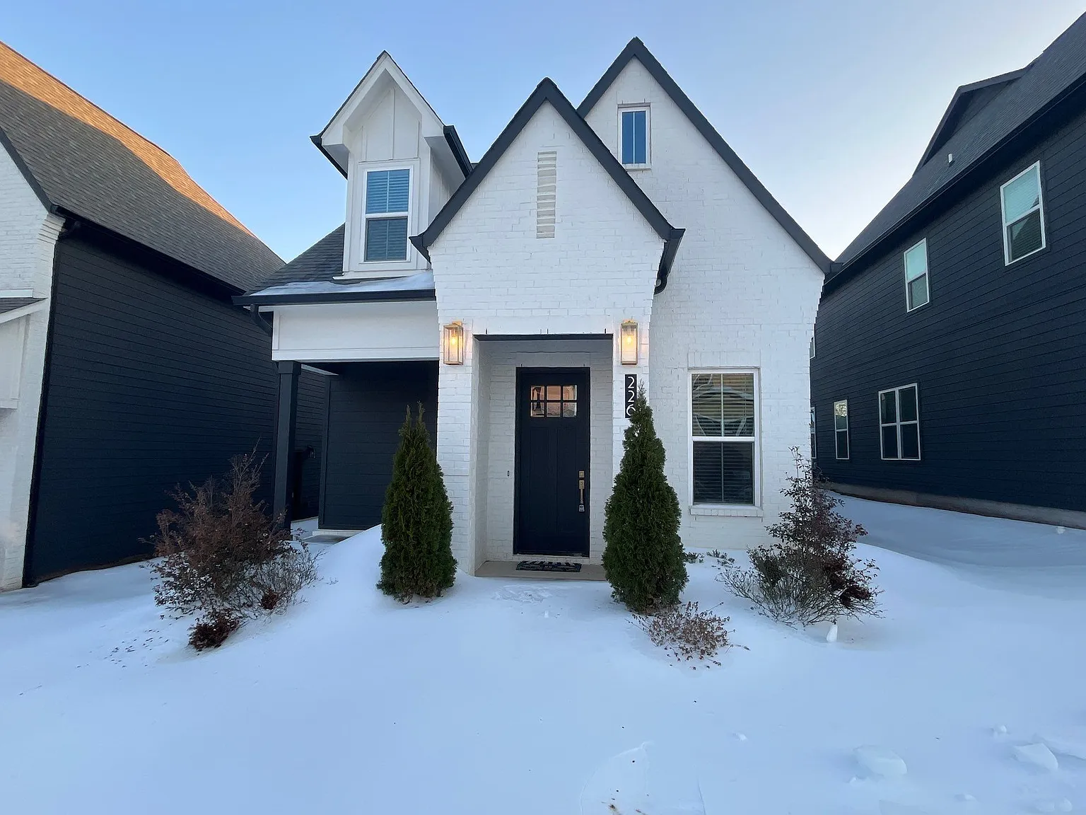 3 bed, 2.5 bath, 2363 sqft, $2,400 — Photo 1