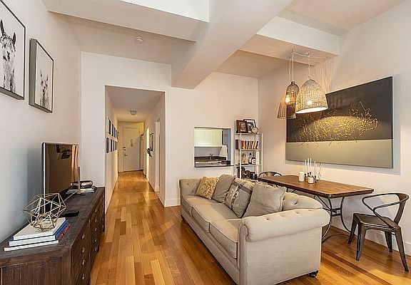 4th image of 99 John St APT 616