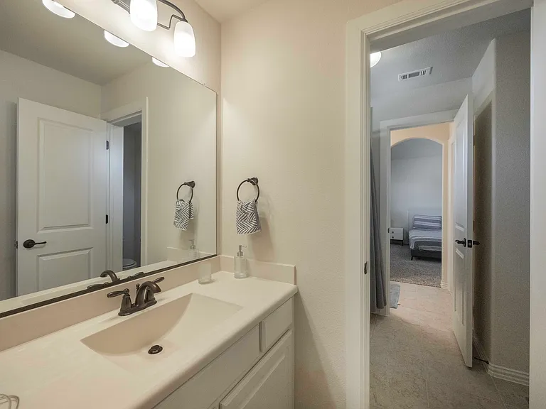 12824 Flatiron Trl — Photo 35