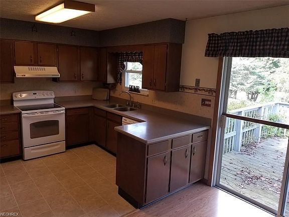 4th image of 131 Dolly Dr