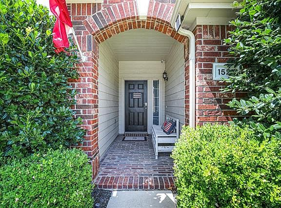 3rd image of 1527 Sleepy Hollow Dr