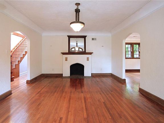 4th image of 1122 N Canterbury Ct