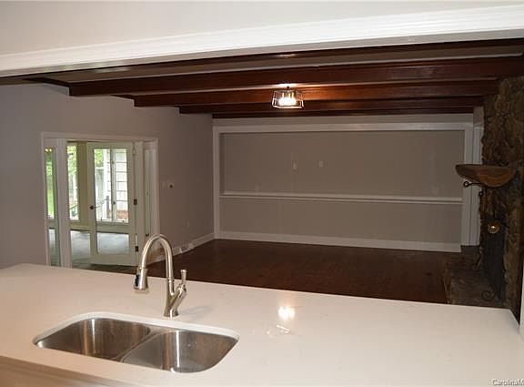 4th image of 213 E Glen Eagles Rd