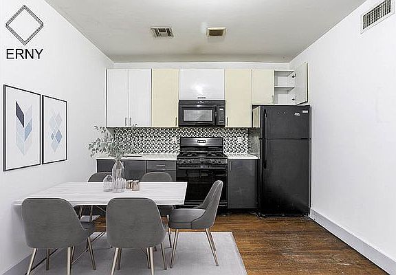 3rd image of 851 Willoughby Ave #1