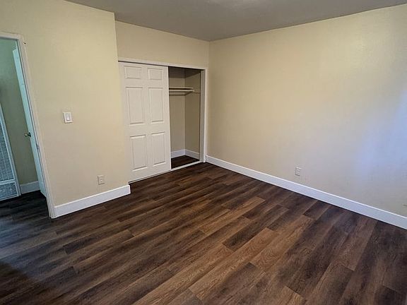5th image of 754 E 84th Pl APT 2