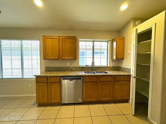 5th image of 629 N Kenneth Pl