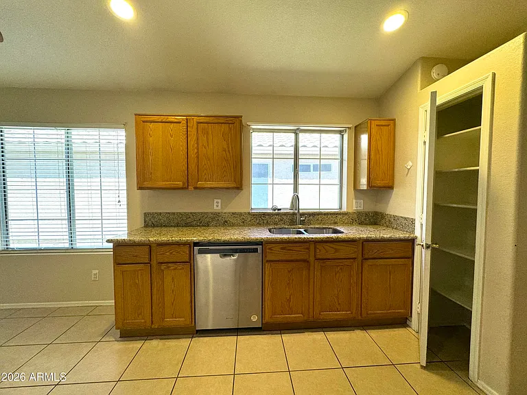 629 N Kenneth Pl — Photo 5