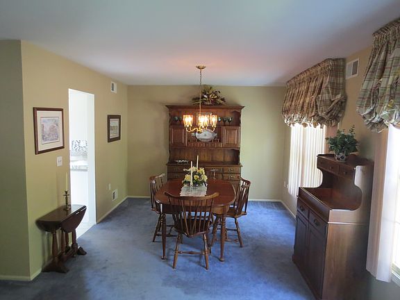 3rd image of 212 Deanne Dr