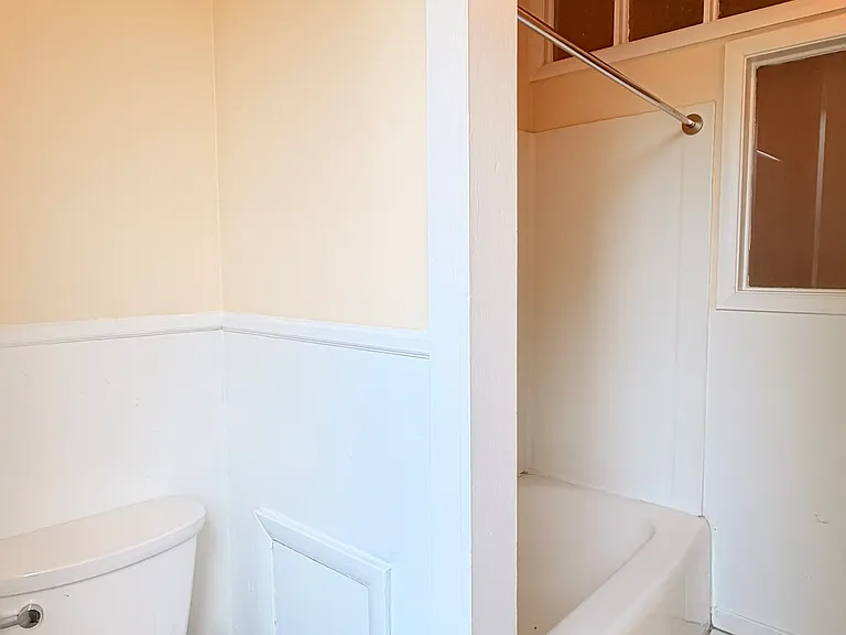111 College St #4C — Photo 31