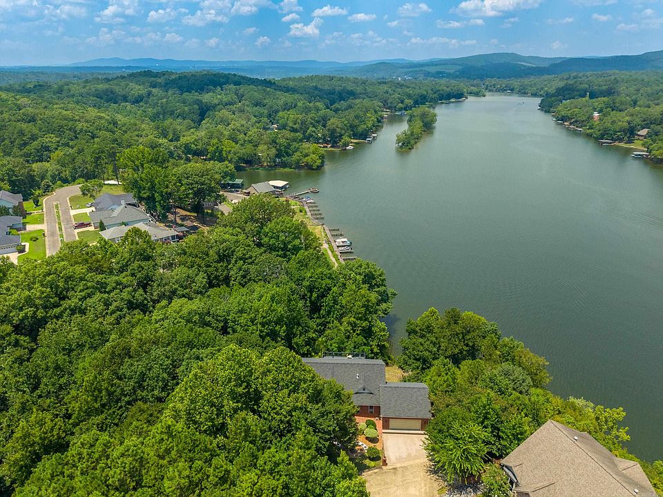 1st image of 139 Waterfront Ct