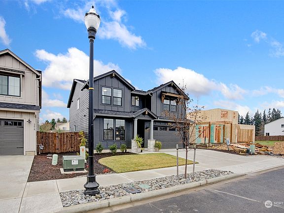 3rd image of 3610 SE 6th Avenue